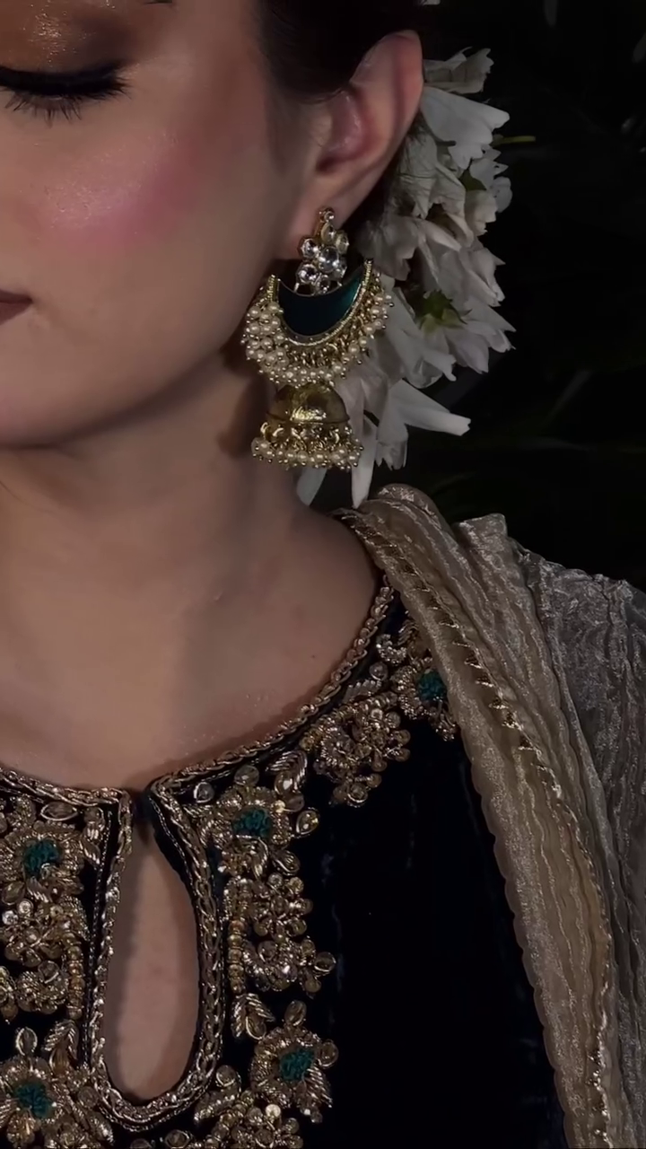 Floral Yoke Design Straight Sequinned Velvet Kurta with Skirt & Dupatta - Image 8