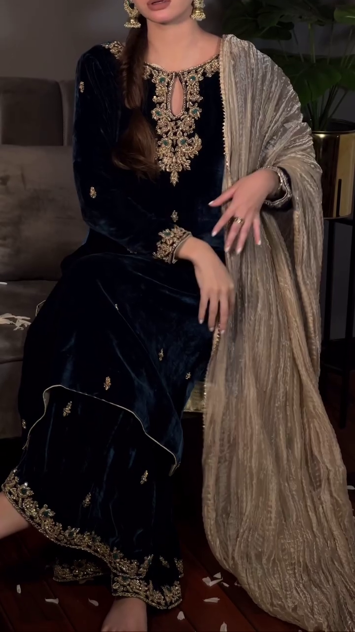 Floral Yoke Design Straight Sequinned Velvet Kurta with Skirt & Dupatta - Image 6