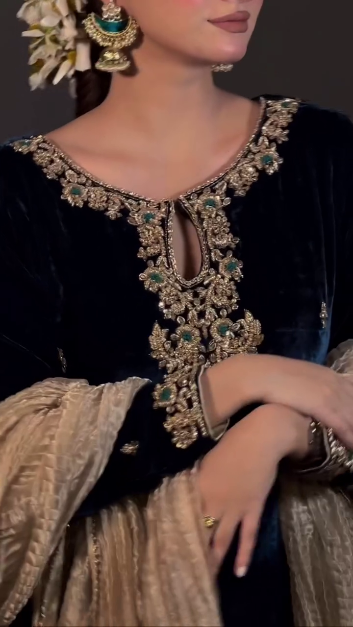 Floral Yoke Design Straight Sequinned Velvet Kurta with Skirt & Dupatta - Image 4